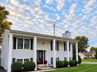 106 W Springwood Dr, Oregon, OH 43616