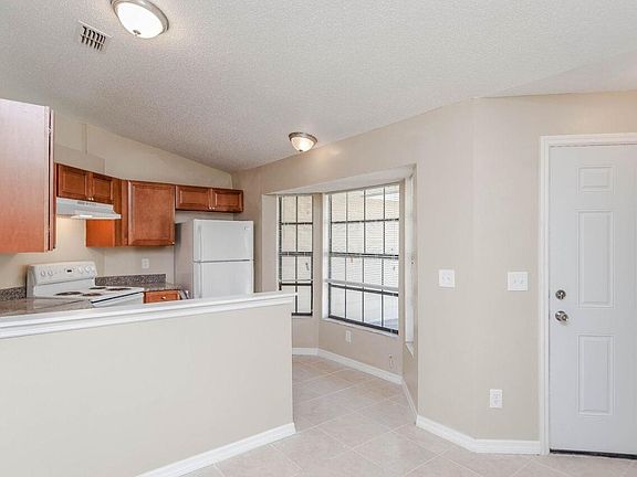 5th image of 221 Hedgewood Ave