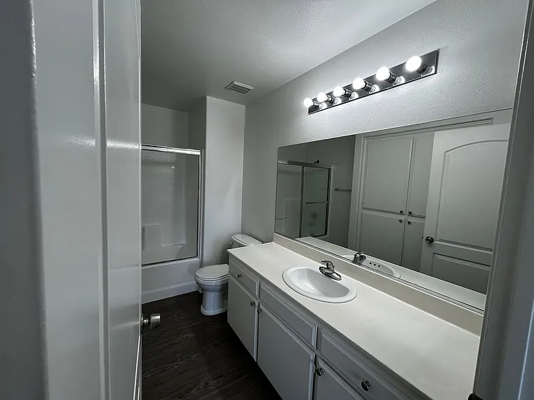 14359 Haynes St — Photo 2