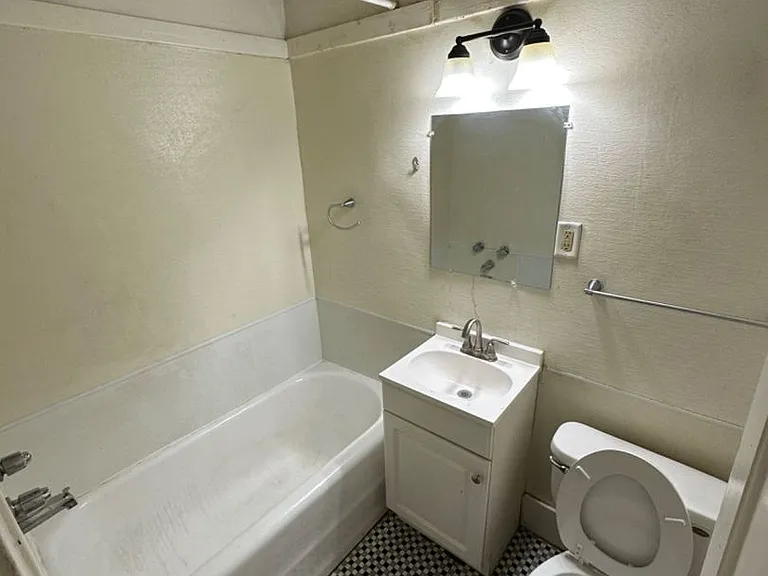 4720 N 37th St. (8 Unit) — Photo 4