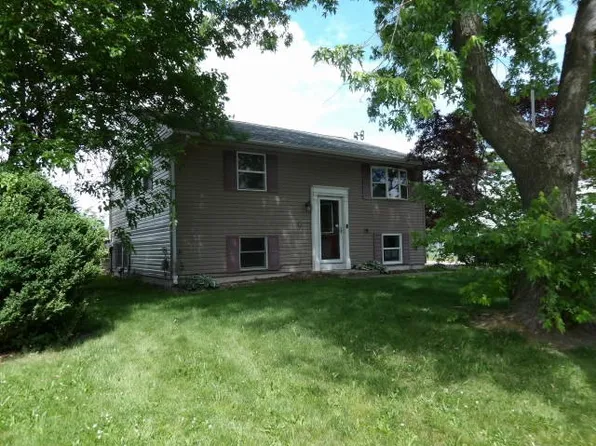 48 Poplar Dr, Tuscola, IL 61953