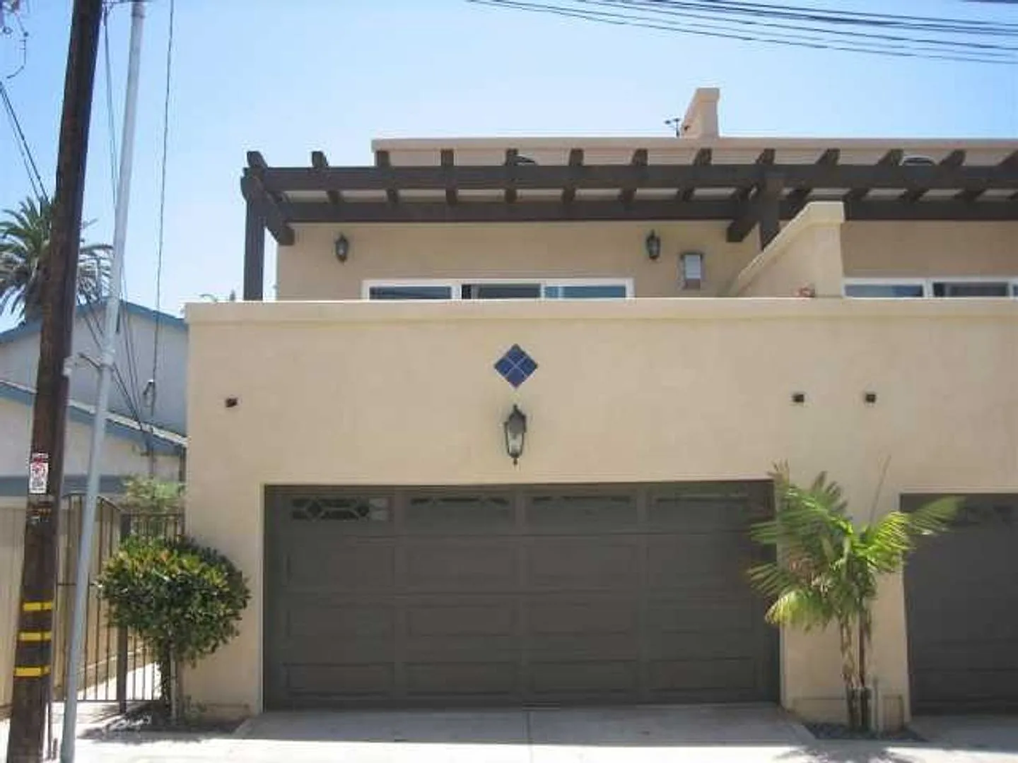 2 story condo with private balcony & roof deck - blocks from the Beach — Photo 4