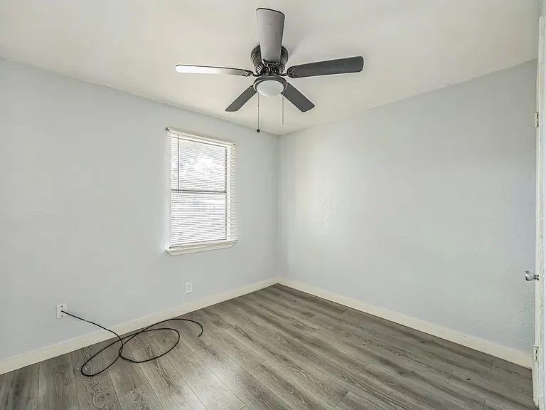 1007 W Saint Charles St #6 — Photo 13
