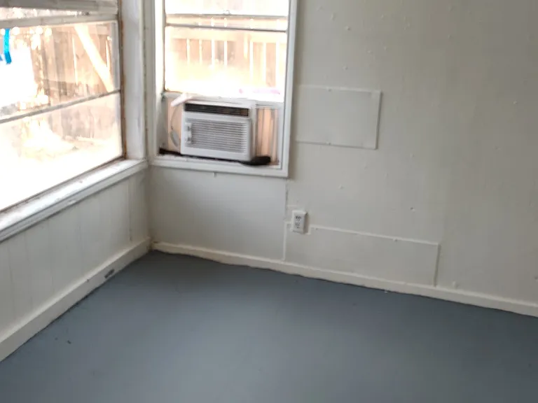 200 W 4th St #1 — Photo 13