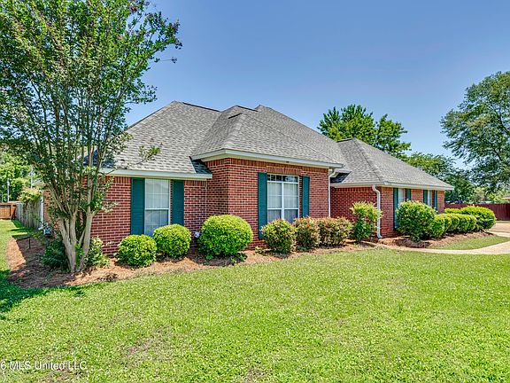 2nd image of 1101 Orchardview Cv