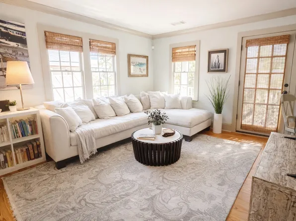 382 Race St APT B, Charleston, SC 29403