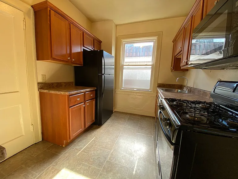 5541 Bartlett St — Photo 1