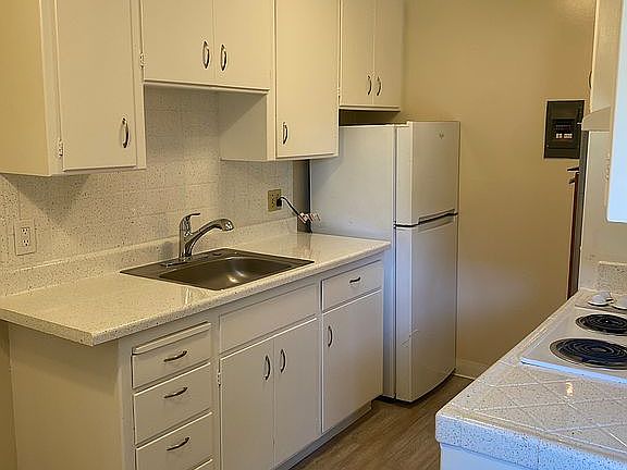 3rd image of 260 Mariposa Ave APT 8