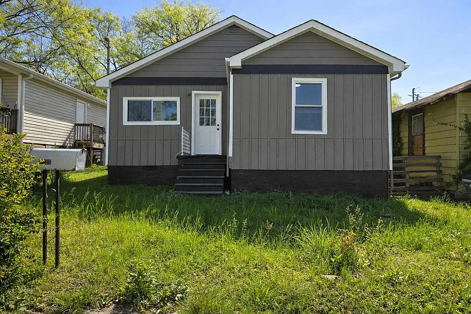 3 bed, 906 sqft, $1,650 — Photo 1