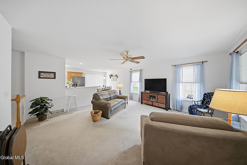 3rd image of 37 Oliver Street