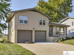 8205 Gold St, Omaha, NE 68124