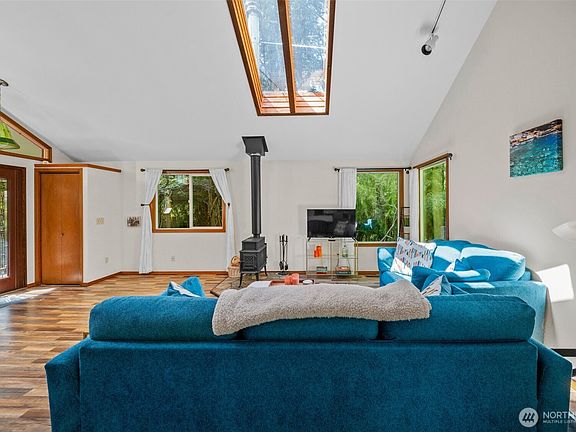4th image of 8518 Lake Lucinda Drive SW