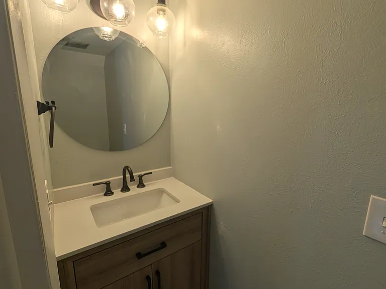 1/2 bath downstairs sink
