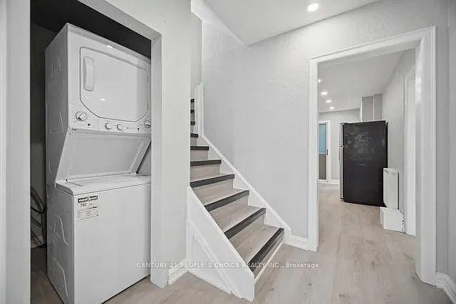 249 Burnhamthorpe Rd #-MAIN — Photo 22