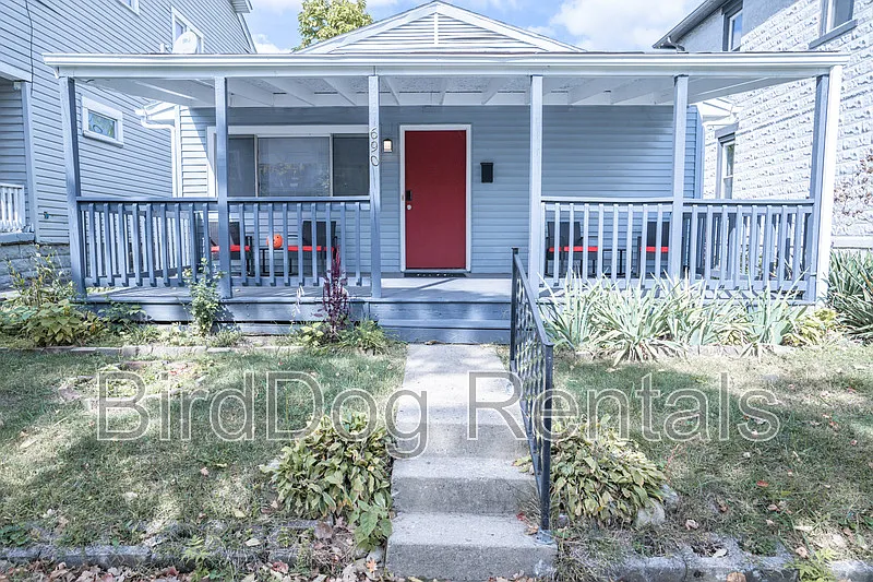2 bed, 1.0 bath, 800 sqft, $1,250 — Photo 1