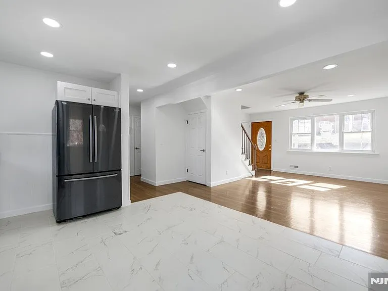 380-388 Grand Ave — Photo 5