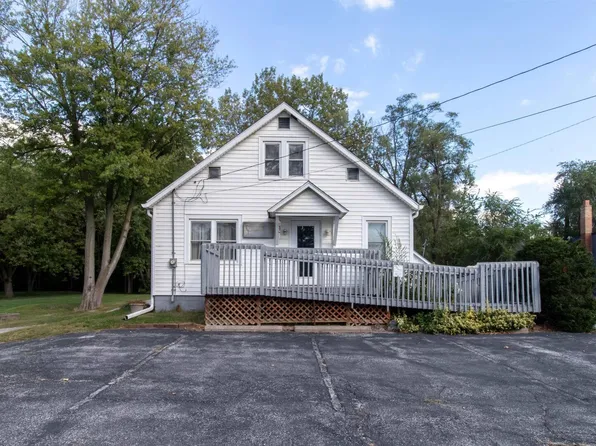 635 1st St, Silvis, IL 61282