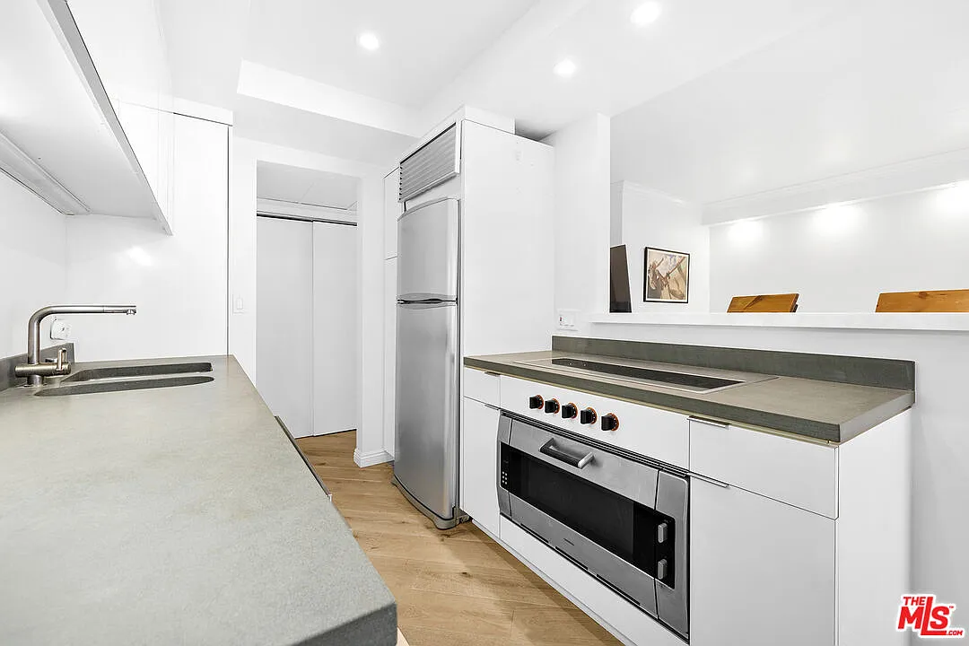 1 bed, 1.5 bath, 741 sqft, $4,300 — Photo 4