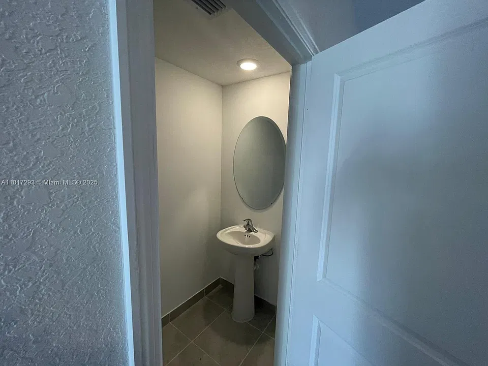 Unit Photo
