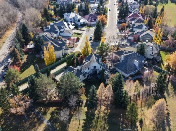 110 Weaver Dr NW, Edmonton, AB T6M 2J3