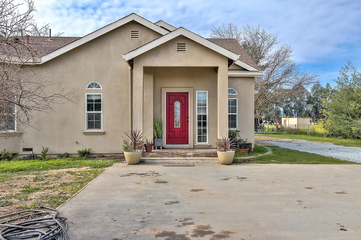 13645 Sycamore Ave photo 1