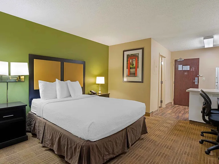 Studio Suite - 1 Queen Bed