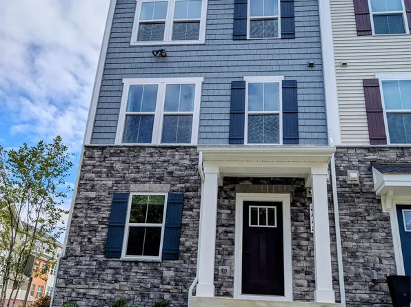 8445 Hamlin St, Lanham, MD 20706