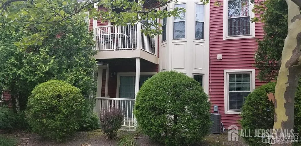 1 bed, 1.0 bath, 469 sqft, $1,950 — Photo 1