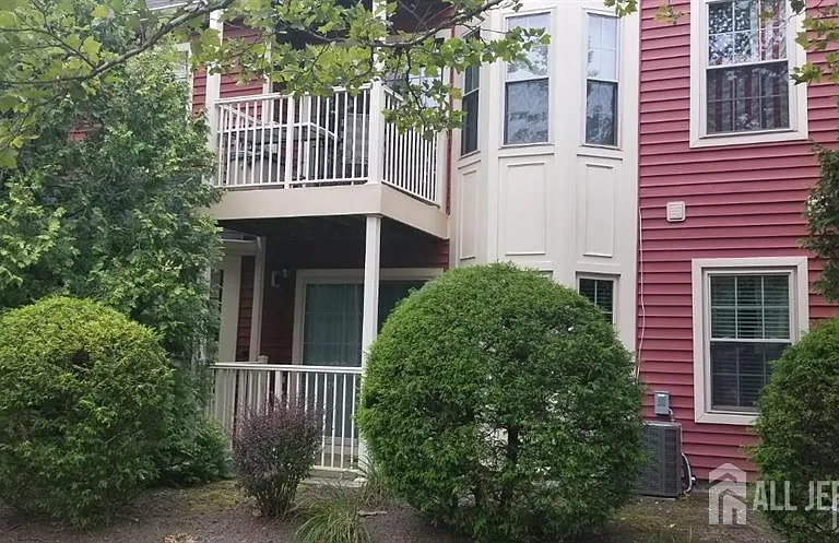 268 Crosspointe Dr — Photo 1