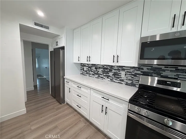 8414 Owensmouth Ave — Photo 5