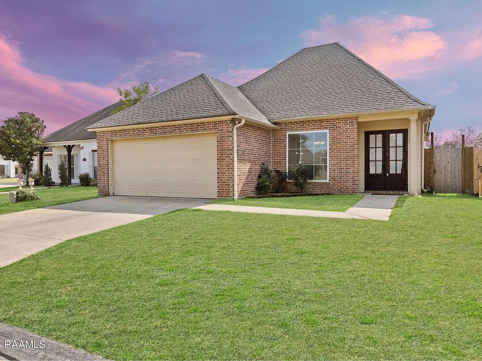 1st image of 108 Fox Creek Dr