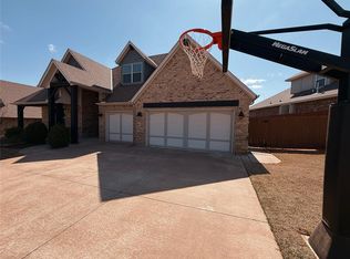 8124 Crew Ln, Edmond, OK 73034
