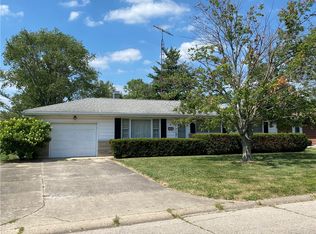 4 Circle Dr, Charleston, IL 61920