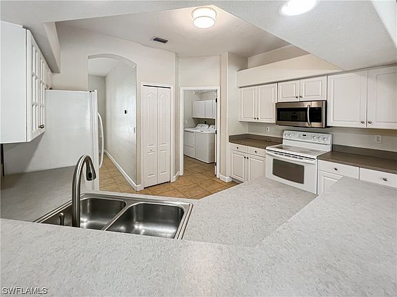 3rd image of 4405 SW 26th Ave