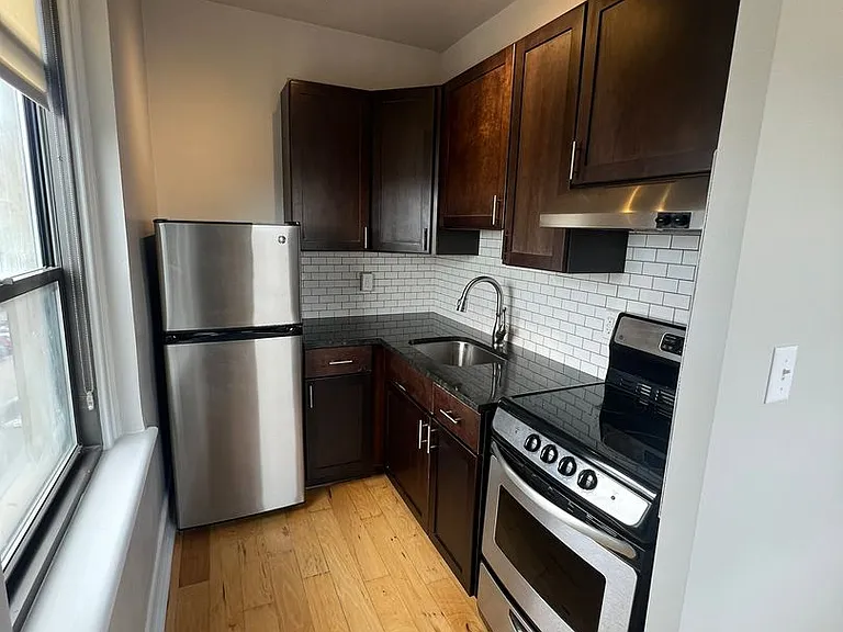 301 Main St — Photo 35