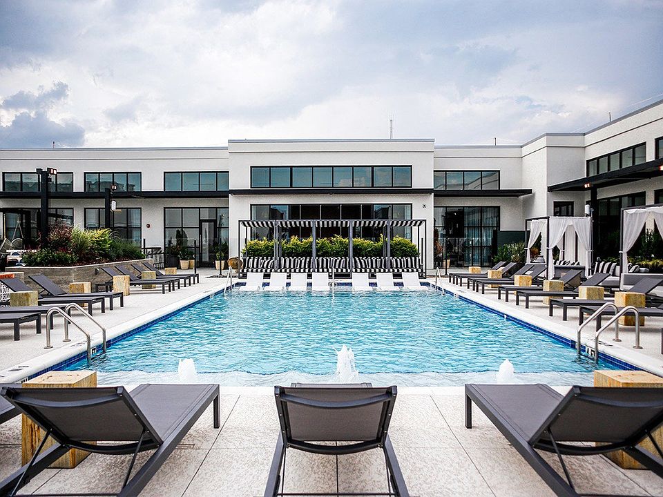 Resort-Style Rooftop Pool and Sundeck