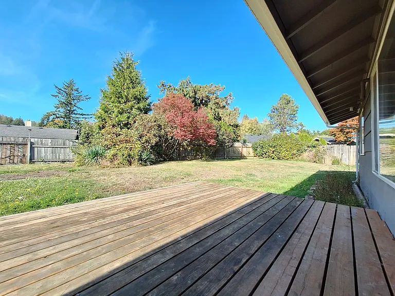 5867 Madrona Dr — Photo 24