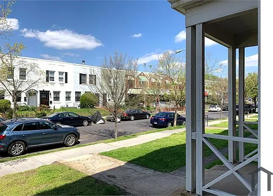 3 bed, 800 sqft, $3,872 — Photo 4
