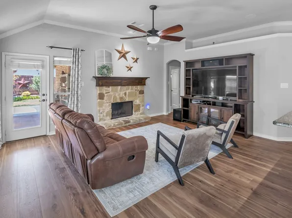 712 Mist Flower Dr, Little Elm, TX 75068