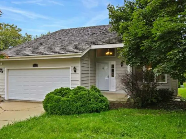 34451 N Saddle Ln, Gurnee, IL 60031