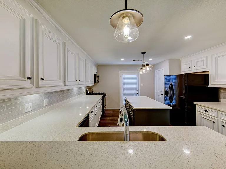 402 Live Oak Ln — Photo 13
