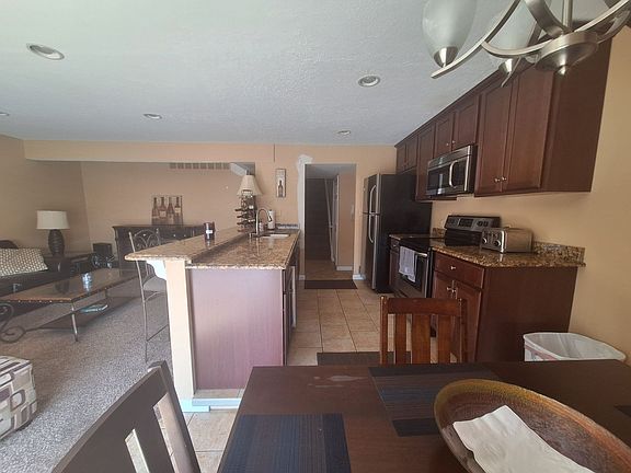 5th image of 29 Dickinson St Unit D