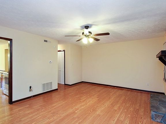 5th image of 4547 Coopers Creek Pl