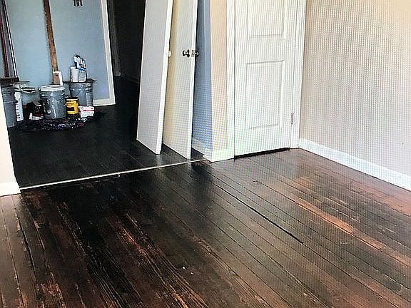 3rd image of 418 N Monumental