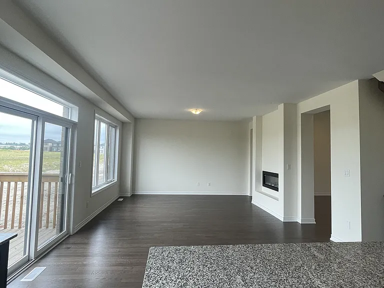 913 Rexton Dr — Photo 32
