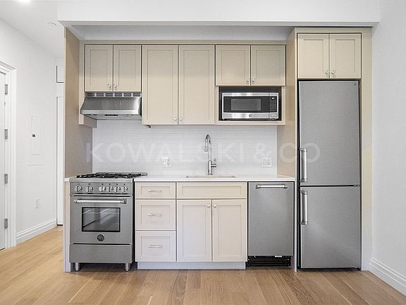 4th image of 120 W 74th St #4A