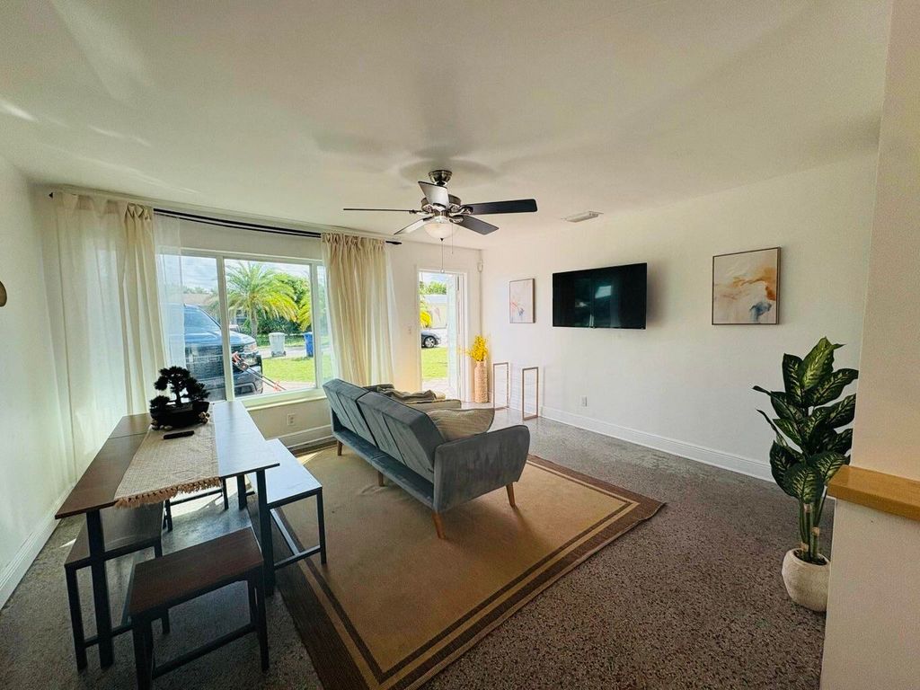2711 NE 11TH Terrace, photo 6