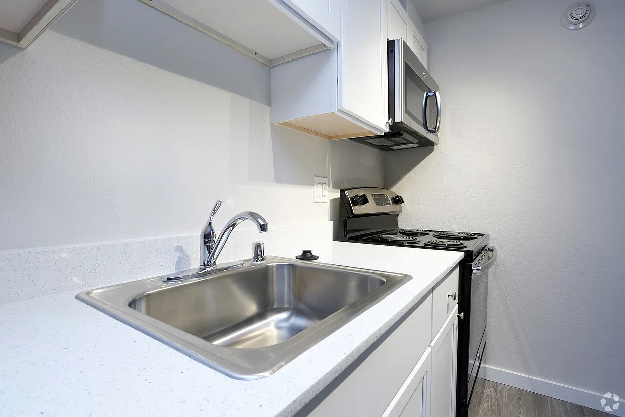 Azure Apartments — Photo 4