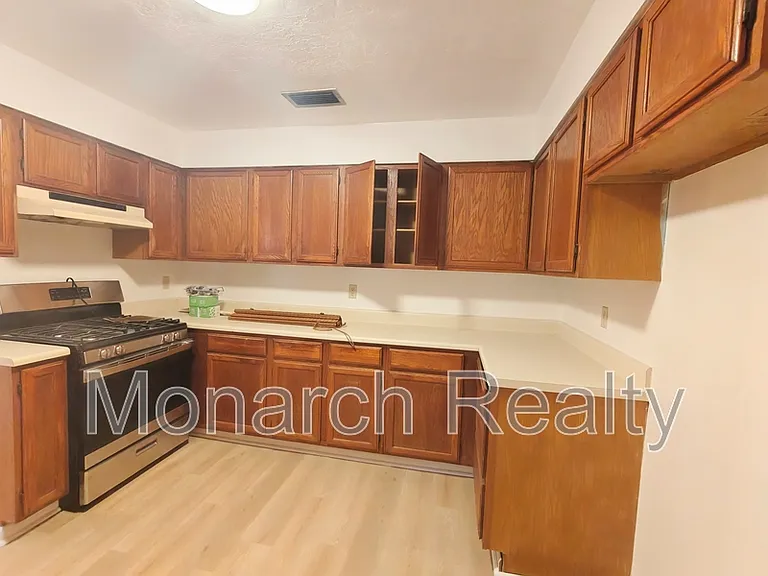6133 NW 33rd St — Photo 11