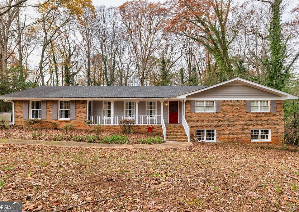 1st image of 989 Crestwood Ln